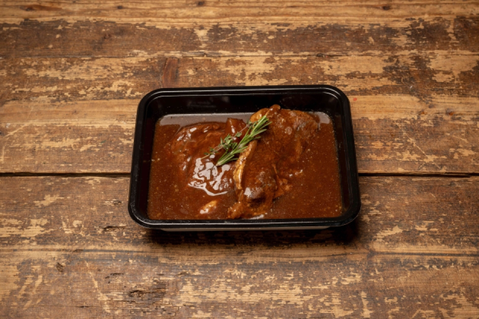 Zachtgegaarde runder sukade met jus