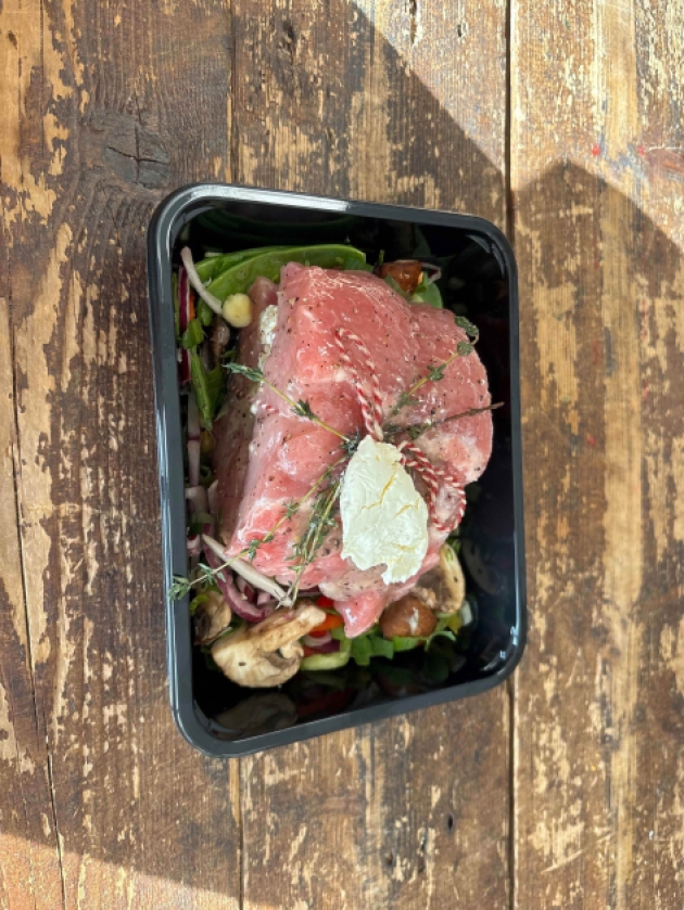 Italiaans gebraad met mozzarella en tomaat