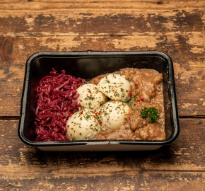 Zeeuwse stoverij met rode kool en aardappelpuree